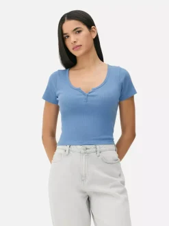 Prążkowany T-shirt typu henley