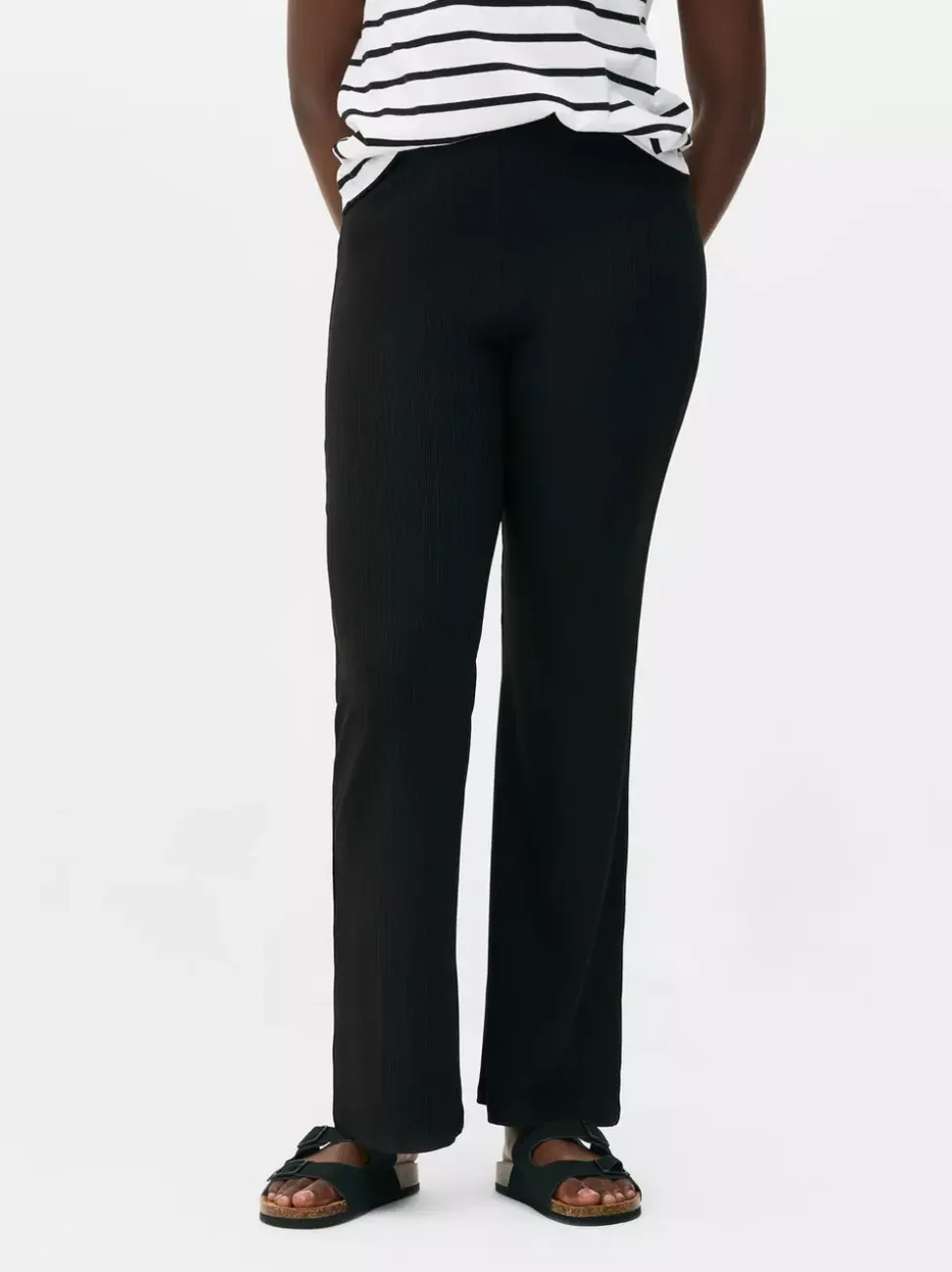 Proste legginsy w prążki z marszczeniami