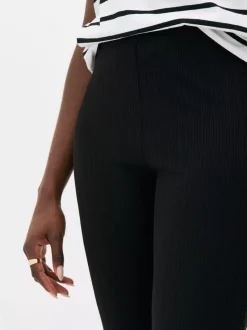 Proste legginsy w prążki z marszczeniami