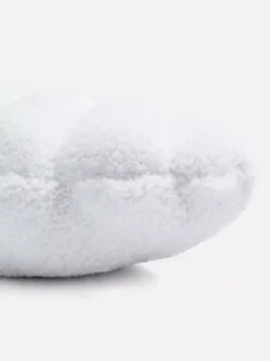 Puszysta poduszka w kształcie muszelki