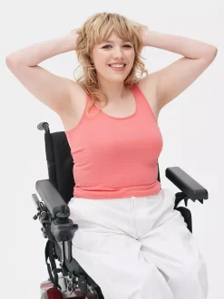 Rozciągliwa koszulka bez rękawów z głębokim dekoltem