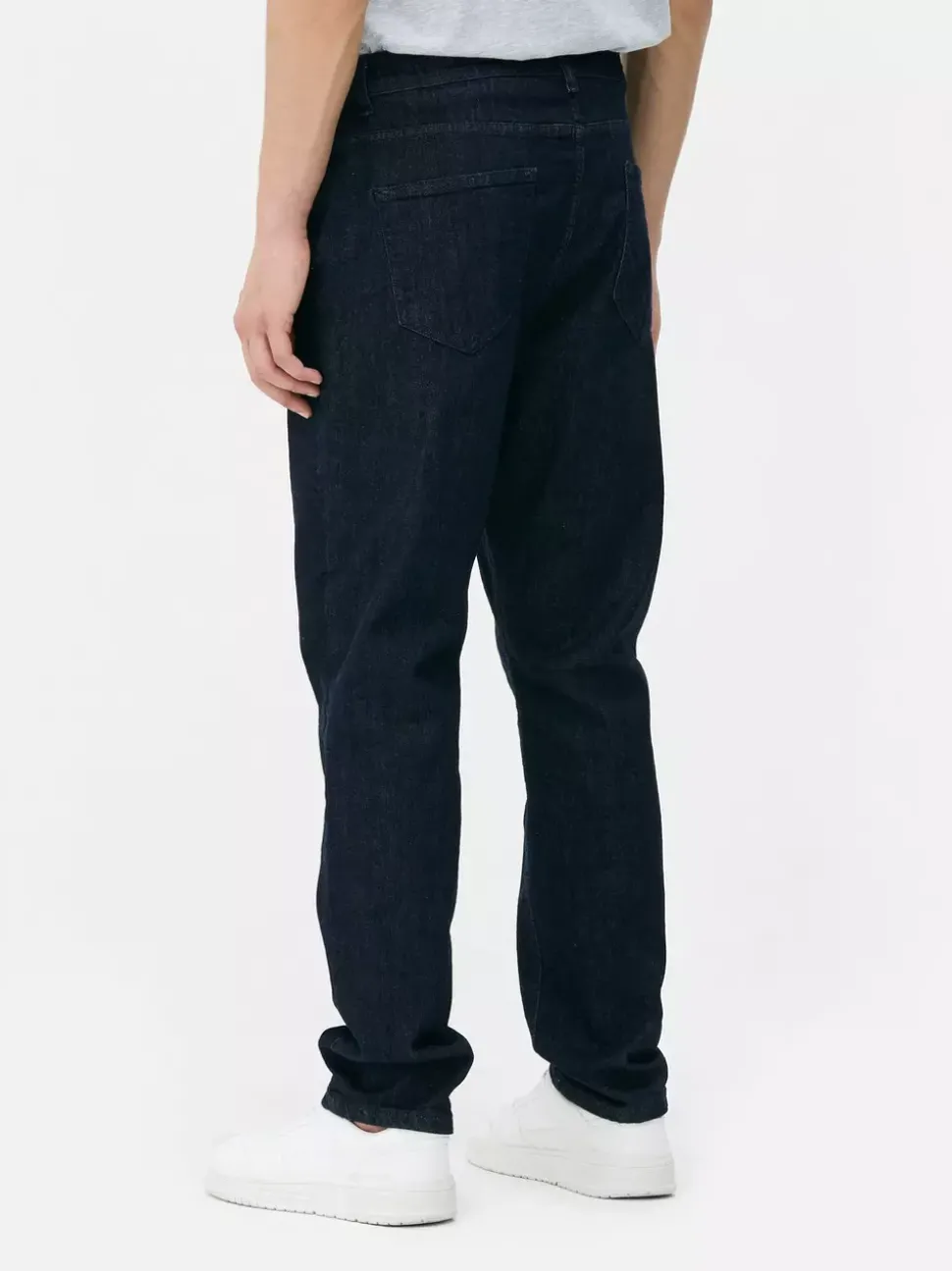 Rozciągliwe jeansy o prostym kroju