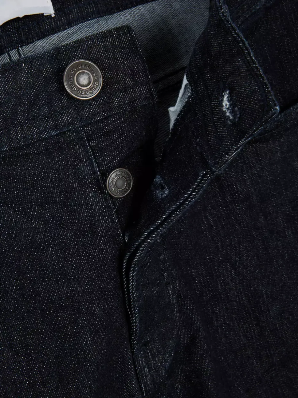 Rozciągliwe jeansy o prostym kroju