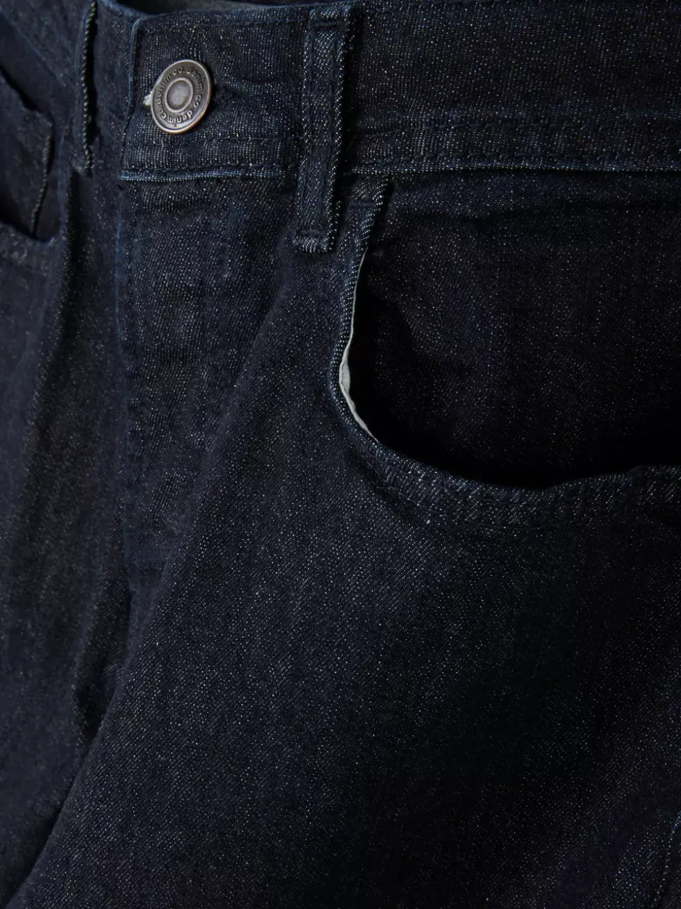 Rozciągliwe jeansy o prostym kroju