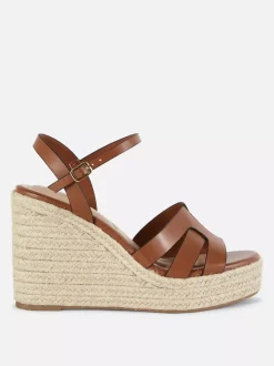 Sandały na koturnie z paskami Paula Echevarría