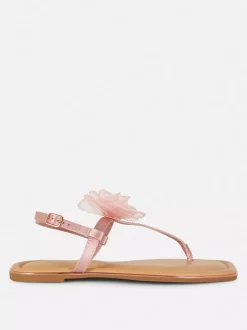 Sandały o szerokim fasonie ze zdobieniami i kwiatem