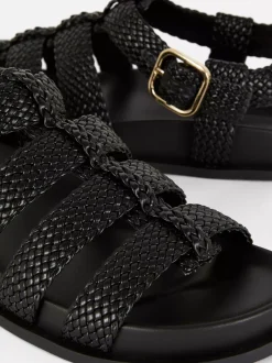 Sandały z ozdobnymi paskami z plecioną fakturą