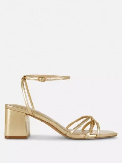 Sandały z paskami na krzyż na klockowym obcasie