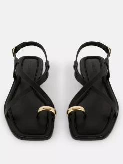 Sandały z paskiem i pętelką na palec