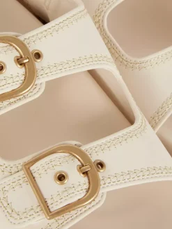 Sandały z podwójnym paskiem Paula Echevarría