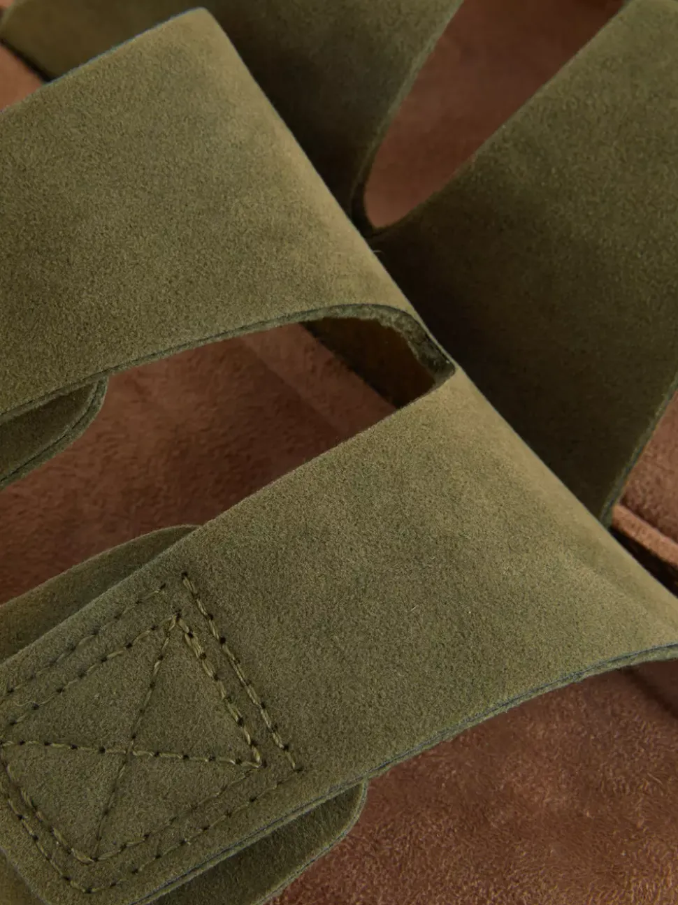 Sandały z wkładką i dwoma paskami