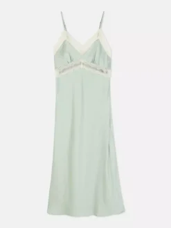 Satynowa koszula nocna z koronką