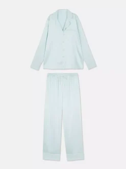 Satynowa piżama z długim rękawem