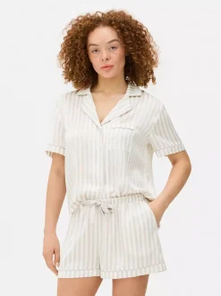 Satynowa piżama z koszulą i szortami