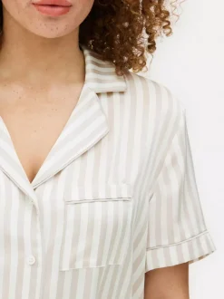 Satynowa piżama z koszulą i szortami