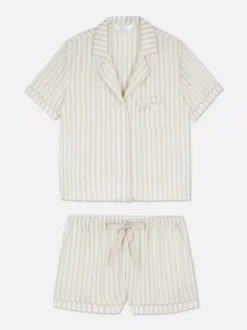 Satynowa piżama z koszulą i szortami