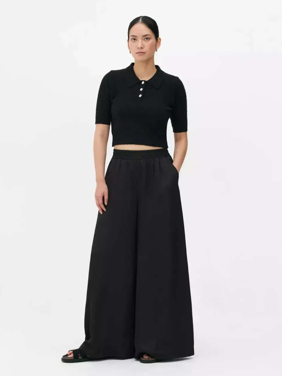 Satynowe spodnie z szeroką nogawką The Edit