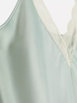 Satynowy top od piżamy na ramiączkach z koronką