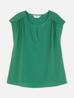 Satynowy T-shirt z dekoltem w serek