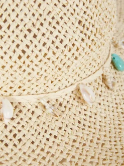 Słomkowy kapelusz z szerokim rondem