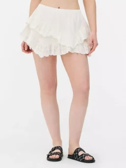 Spódniczka mini z haftem