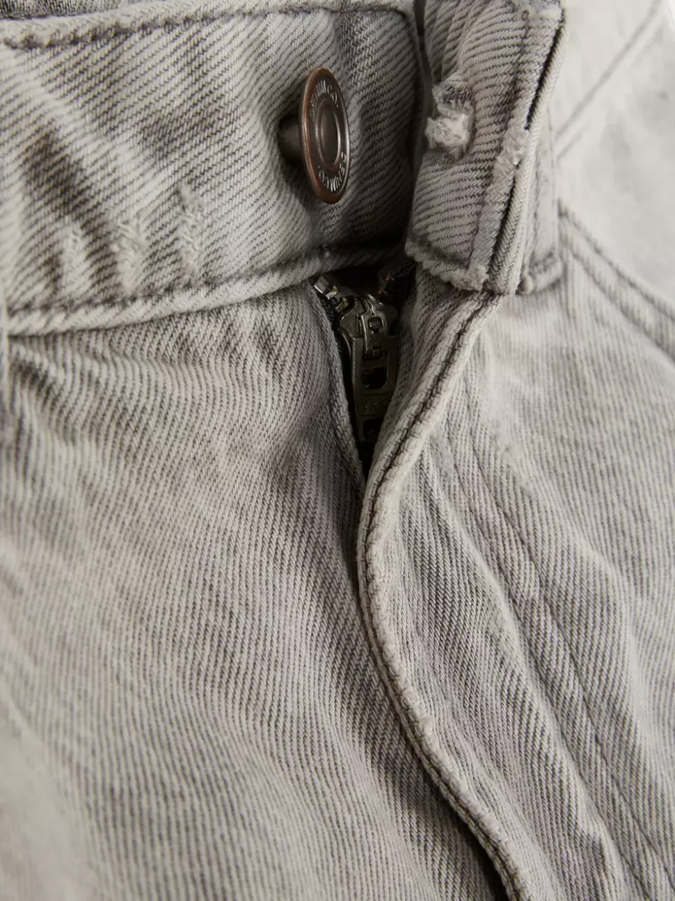 Spodenki jeansowe z przetarciami