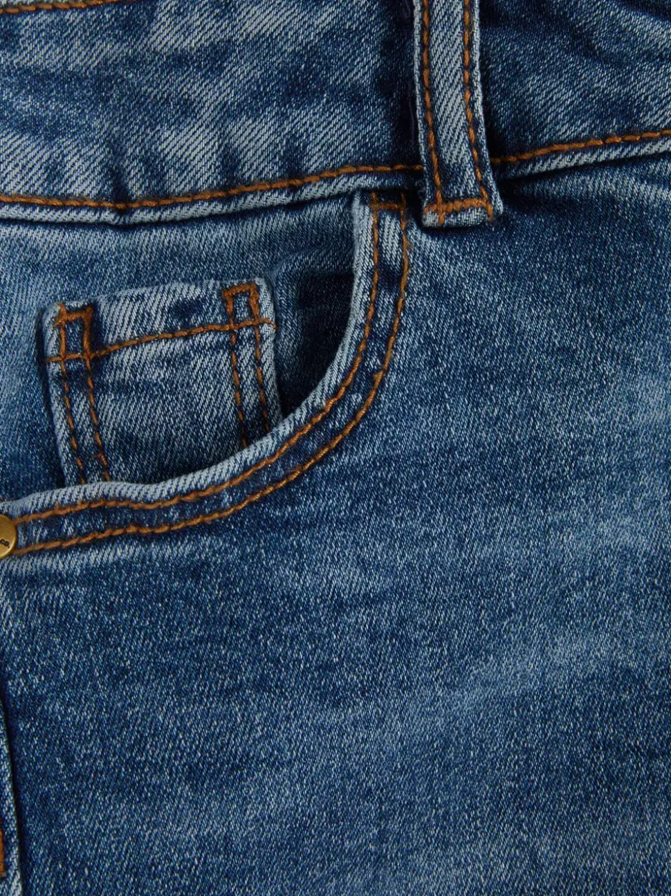 Spodenki jeansowe z wąskimi nogawkami