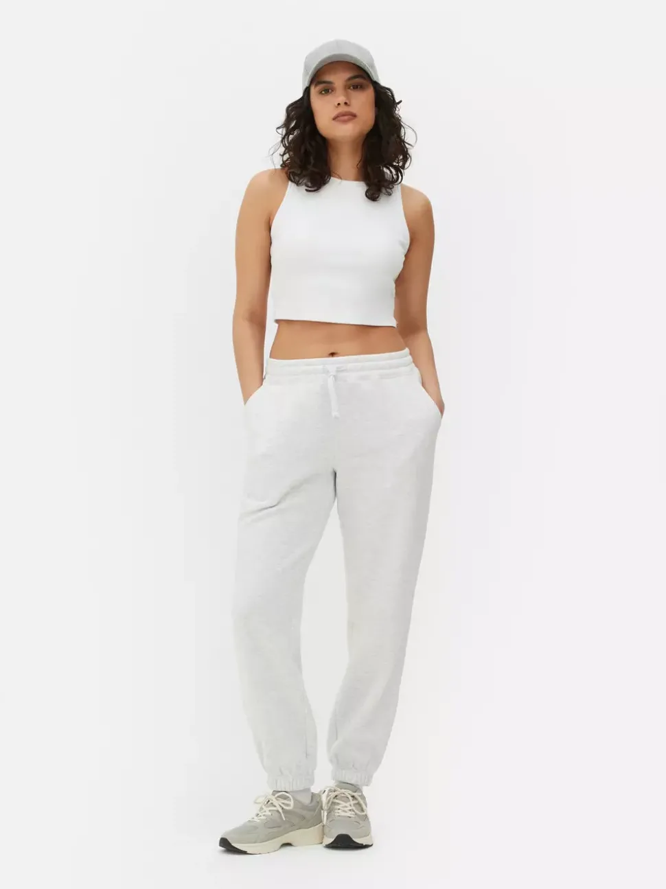 Spodnie dresowe ze sznurkiem i ściąganymi nogawkami