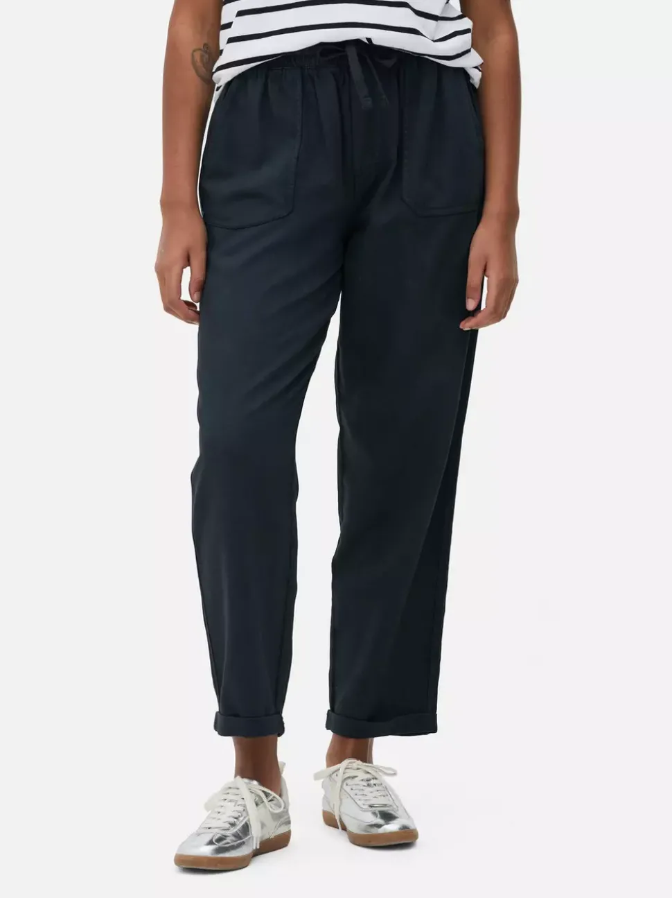 Spodnie dresowe ze sznurkiem w pasie