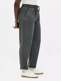 Spodnie dresowe ze sznurkiem w pasie