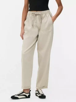 Spodnie dresowe ze sznurkiem w pasie