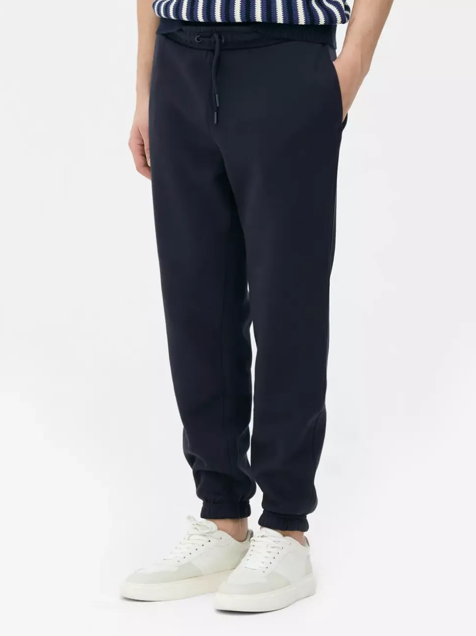 Spodnie dresowe ze sznurkiem i ściąganymi nogawkami