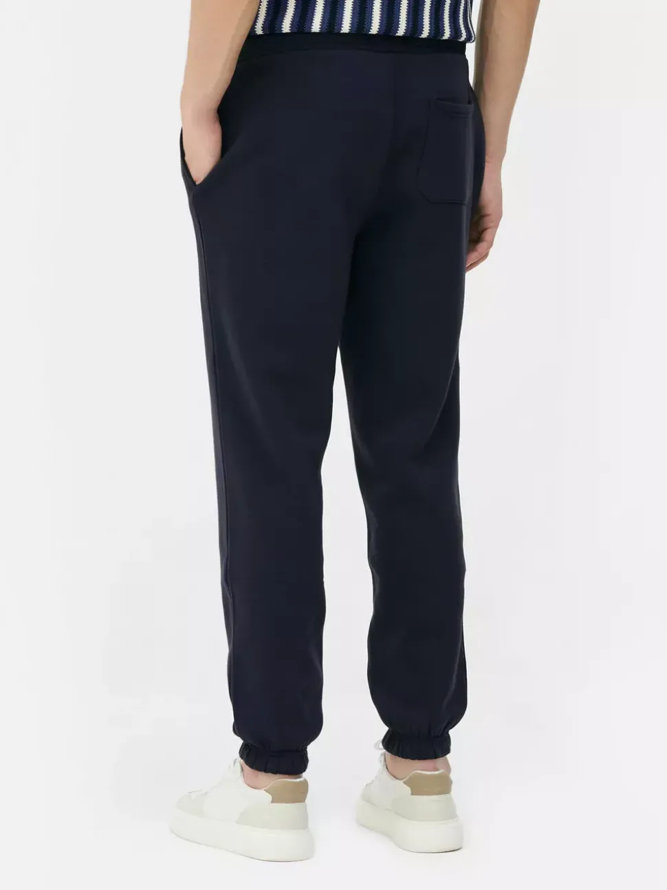 Spodnie dresowe ze sznurkiem i ściąganymi nogawkami