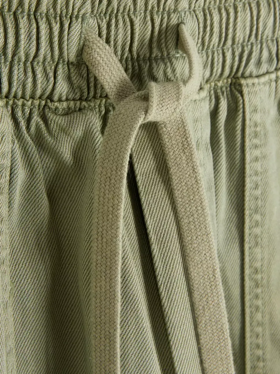 Spodnie dresowe ze sznurkiem w pasie