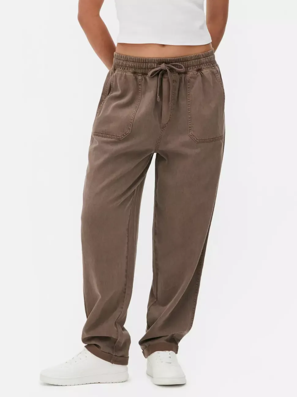 Spodnie dresowe ze sznurkiem w pasie