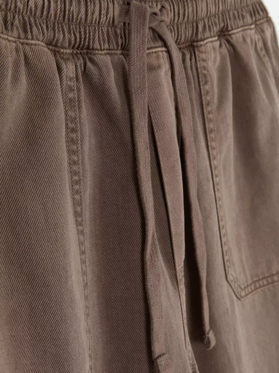 Spodnie dresowe ze sznurkiem w pasie