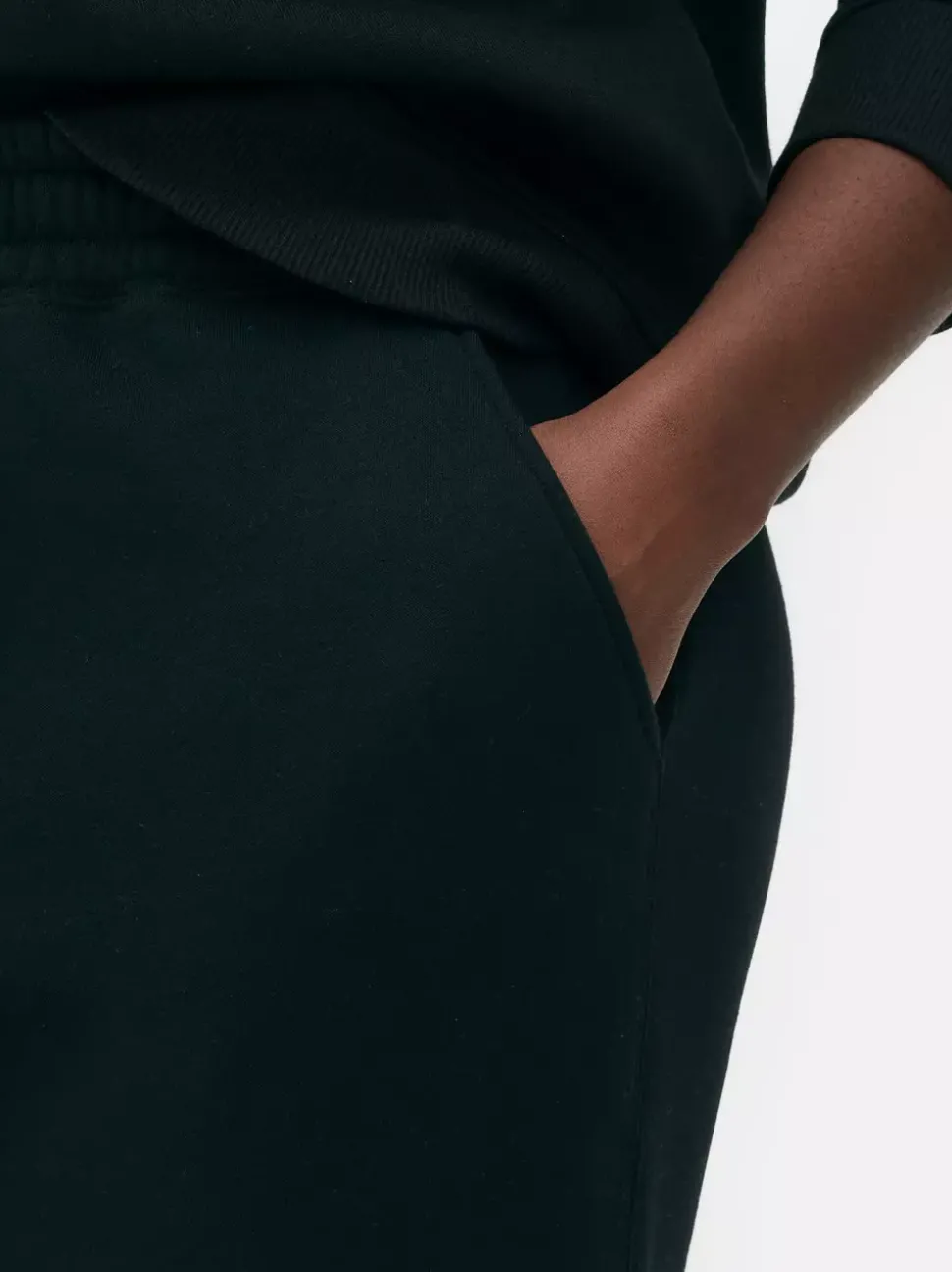 Spodnie dresowe ze sznurkiem i ściąganymi nogawkami