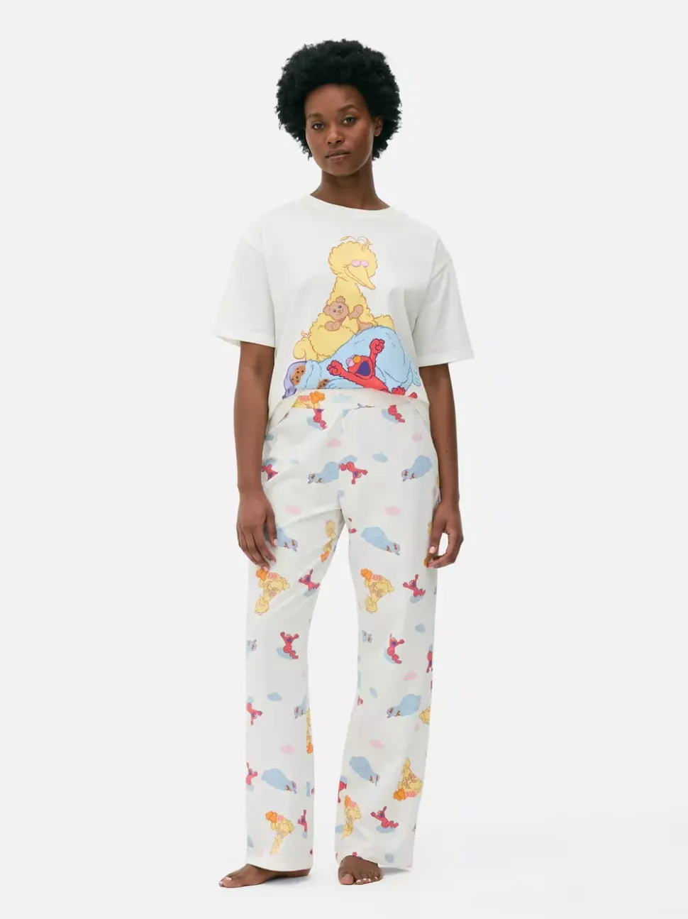 Spodnie od piżamy z motywem Ulicy Sezamkowej