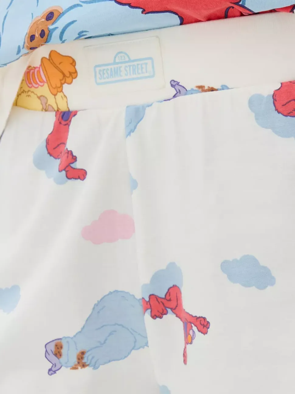 Spodnie od piżamy z motywem Ulicy Sezamkowej