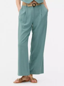 Spodnie z paskiem i prostą nogawką