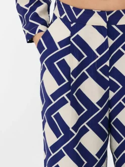 Spodnie z szeroką nogawką i abstrakcyjnym wzorem