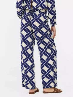 Spodnie z szeroką nogawką i abstrakcyjnym wzorem