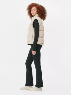 Sportowe legginsy z rozkloszowanymi nogawkami