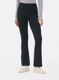 Sportowe legginsy z rozkloszowanymi nogawkami