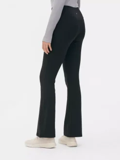 Sportowe legginsy z rozkloszowanymi nogawkami