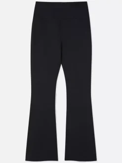 Sportowe legginsy z rozkloszowanymi nogawkami