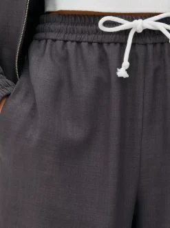 Sportowe spodnie dresowe ze sznurkiem
