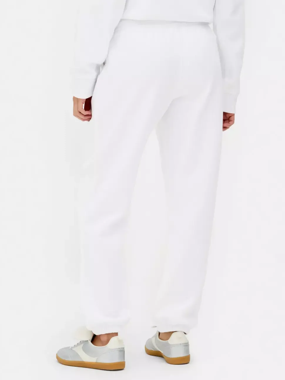 Sportowe spodnie dresowe ściągane sznurkiem