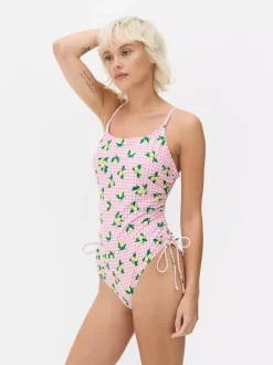 Strój kąpielowy z marszczeniami i wiązaniem z boku