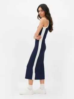 Sukienka midi o fasonie bokserki